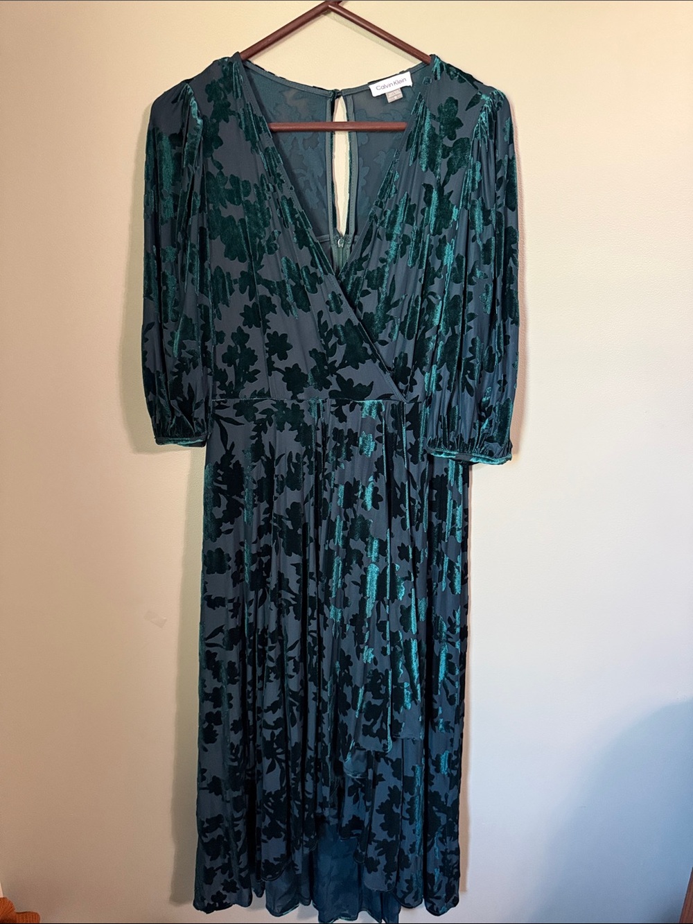 WOMAN’S CALVIN KLINE DRESS 12